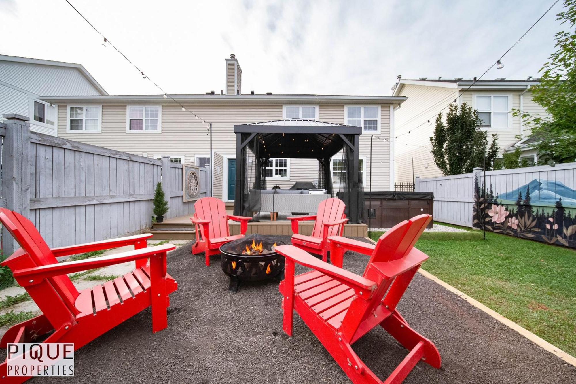 5 Bedroom Nordic Home, Pet Friendly, Garage, Wifi, Foosball! Edmonton Extérieur photo