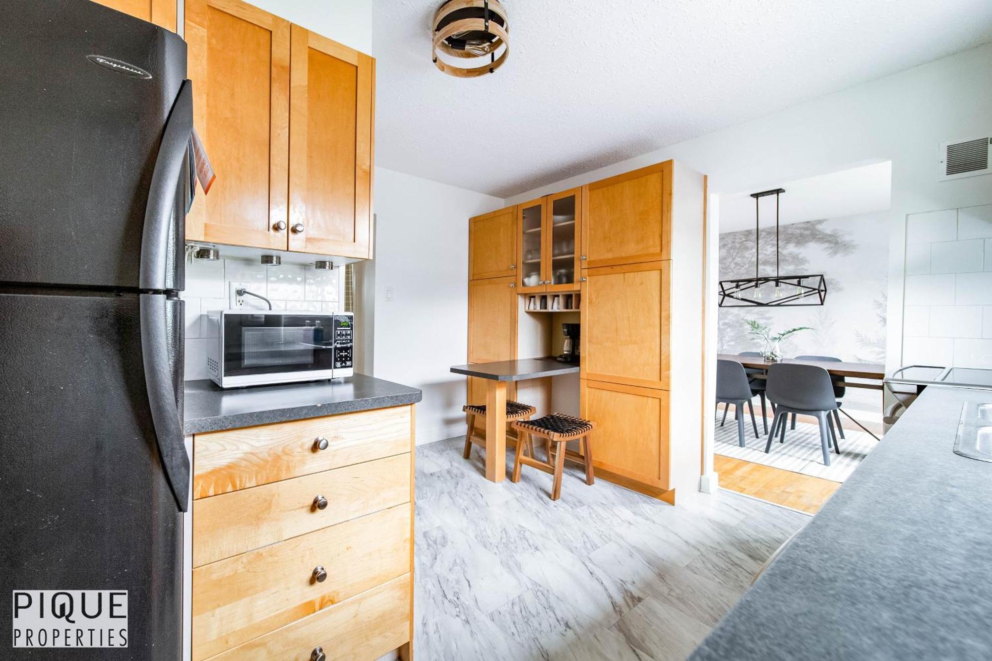 5 Bedroom Nordic Home, Pet Friendly, Garage, Wifi, Foosball! Edmonton Extérieur photo