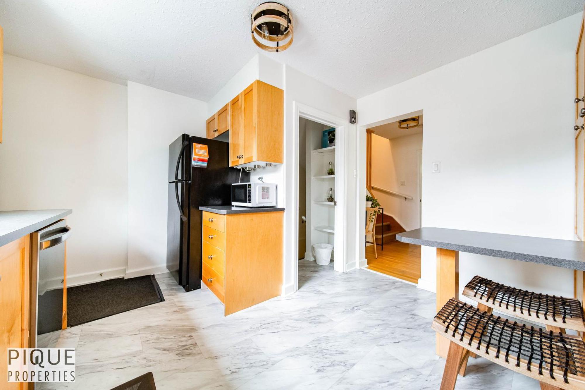 5 Bedroom Nordic Home, Pet Friendly, Garage, Wifi, Foosball! Edmonton Extérieur photo